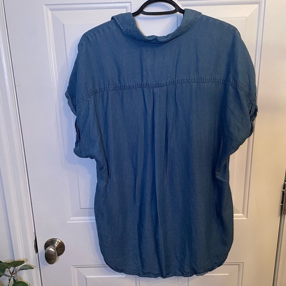 Tilley Women’s X-Large Blue Button Down Shirt with Short Sleeve - Picture 3 of 5